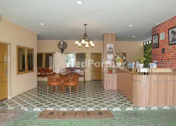 Adisa Homestay Near Saiful AnwarHotel Malang